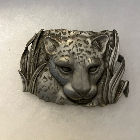 Broach Lion Pin On , Silver Color - Picture 2 of 3